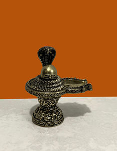 Estatua de Shiva Hecha a Mano en Latón con Trabajos en Piedra, Escultura del Dios Indio Shiva de Rajasthan, a Excelente Precio - Product Image 1