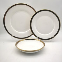 Ensemble d'assiettes à dîner en céramique blanche de luxe, porcelaine, design minimaliste doré, bordure Linea, vaisselle