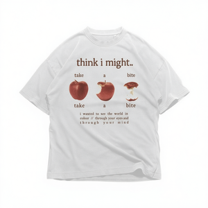 Maglietta con Grafica 'Think I Might Take A Bite Apple', T-Shirt Unisex Oversize Stile Vintage, Abbigliamento Casual per Amanti del Cibo - Product Image 2