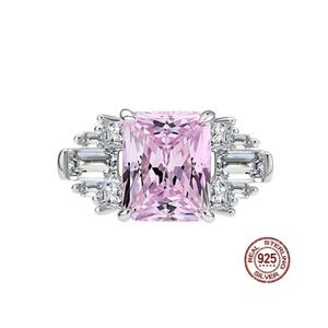 Anello Quadrato di Promessa in Argento 925 di Alta Qualità OEM, Gioiello Raffinato Minimalista con Grande Pietra Rosa Colorata per Proposta di Matrimonio - Product Image 1