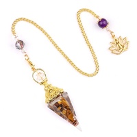 Neues Heilendes Chakra Naturkristall-Pendel Achat-Anhänger Bunter Kies Harz Gold Sechseckiger Kegel Handwerk Andere Kristall-Kunstwerke