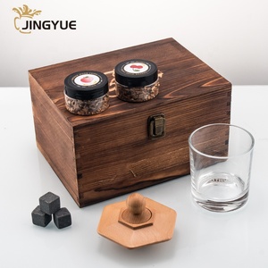 Bộ Dụng Cụ Hút Rượu Whiskey Cocktail Bộ Dụng Cụ Hút Rượu Cocktail Bourbon Logo Theo Yêu Cầu 2023 Với Dăm Gỗ Và Đá Whiskey Trong Hộp Gỗ - Product Image 4