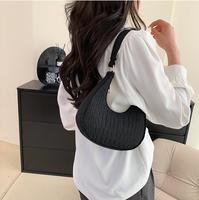 Personnalité de la mode belle atmosphère feutre unique épaule sous les bras femme sac croissant de lune sac en gros