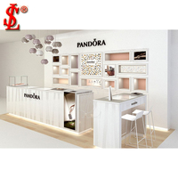 Solution Complète de Mobilier de Luxe Blanc pour Bijouterie : Agencement de Boutique, Vitrine, Comptoir, Niche Murale, Armoire LED