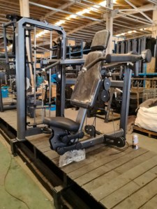 Máy ép vai bằng thép sử dụng trong phòng tập thể hình TZ Fitness, dùng cho tập luyện thể hình, tăng cường sức mạnh, trọng lượng 65kg - Product Image 4