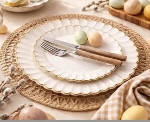 Assiettes jetables en plastique ivoire et or pour Pâques, avec bord festonné et finition dorée, pour dîner et dessert, robustes - Product Image 3