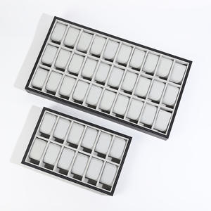 ساعة نانمو مربعة ذهبية مع أكشاك مجوهرات راقية - Product Image 1