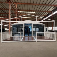 Villa préfabriquée de luxe 40 pieds, 3 chambres, 2 salles de bain, structure moderne en acier et bois, maison modulaire, cuisine, salon, usage supermarché