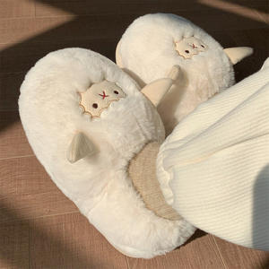 Pantoufles d'intérieur en PVC de haute qualité pour femmes, pantoufles personnalisées en peluche pour femmes avec matériaux de qualité supérieure - Product Image 4