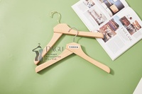 Nouveau design Cintres en bois massif naturel pour pantalons, chemises et costumes pour hommes, gravure de logo offerte