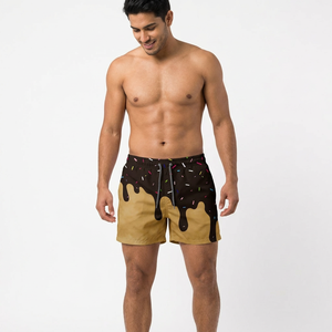 Shorts de bain décontractés pour hommes à imprimé cornet de crème glacée avec confettis roses effet chocolat coulant, taille mi-haute à cordon de serrage - Product Image 3