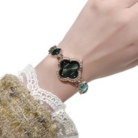 AIMANA Montre à quartz pour femme haut de gamme, étanche, incrustée de cristaux et de diamants, motif trèfle à quatre feuilles, 26 mm, aiguille, virale sur TikTok