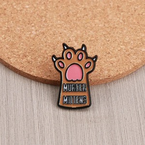 Spilla in Smalto alla Moda con Motivo 'Cat Murder Mittens' - Product Image 1