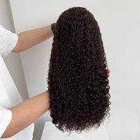 Wear & Go Yapıştırıcısız Kısa Kıvırcık Peruk %250 Yoğunluk %100 Bakire İnsan Saçı HD Şeffaf Dantel Ön Peruk Önceden Yolunmuş Toplu Fiyat Peruk