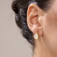 Boucles d'oreilles J&D Classic en acier inoxydable plaqué or 18 carats PVD, avec zircon cubique blanc et strass, modèle Fishhook Linear Wave Stud