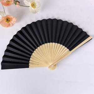 Ventaglio Pieghevole in Bambù Stile Cinese Classico con Seta Nera Solida e Sacchetto Nero - Design Senza Tempo per Uomini - Product Image 5