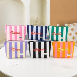 Nouvelle Trousse de Maquillage Designer à Rayures avec Fermeture Éclair, Logo Personnalisable, Sac Cosmétique Portable de <span class=keywords><strong>Voyage</strong></span> pour Femme - Product Image 1