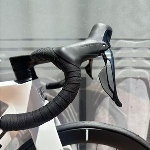 Vélo de course sur route Shi mano Dura-Ace Di2 OEM KOZO2 en fibre de carbone 700C avec freins à disque hydrauliques, léger et super léger. - Product Image 6