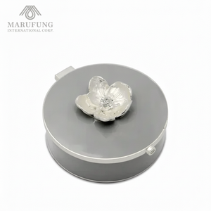 Elegante contenedor de joyería de metal en forma de huevo para almacenar y exhibir sus piezas amadas - Product Image 1