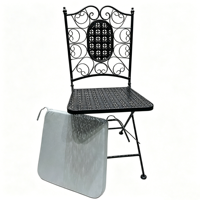 Chaise pliante vintage en fer forgé noire avec coussin pour jardin, mariage, événement, ou réception