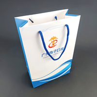 15*7.5*20cm personnalisez les sacs en papier d'achats d'impression avec votre propre logo du fournisseur chinois