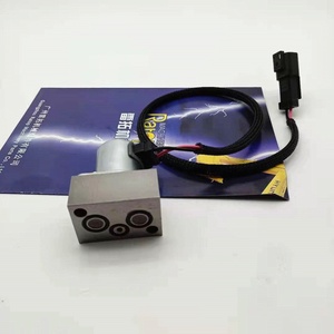 วาล์วโซลินอยด์ปั๊มหลักคุณภาพสูงสำหรับรถขุด PC200-7 PC200-8 รุ่น 702-21-58100 วาล์วไพล็อต 702-21-58100 - Product Image 1