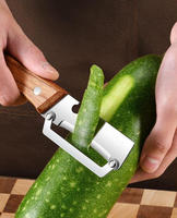 Premium groenteschiller met houten handvat en flesopener, roestvrijstalen keukengereedschap voor fruit, aardappel, pompoen, papaja