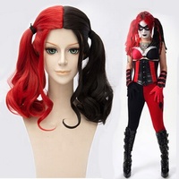 Haute qualité Harleen Quinzel Anime perruque 45cm moyen Long bouclés rouge noir mixte Harley Quinn Peluca synthétique Cosplay Costume perruque