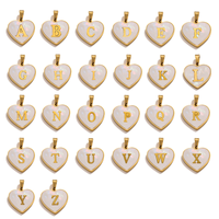 Pendentif Alphabet Coquillage Cœur |   Breloque lettre initiale incrustée de nacre |   Breloque en acier inoxydable plaqué or 18 carats PVD, résistante à l'eau