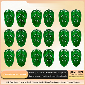 Pieza de jadeíta (feicui) natural de grado A, la más vendida, con color verde transparente y diseño grabado de "hoja de la paz" - Product Image 1
