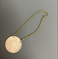 Badge/Médaille OEM 3D personnalisé en zinc plaqué or, imprimé sérigraphié, forme sur mesure, auto-adhésif, pour bouteilles de restauration, lettres ou articles sportifs