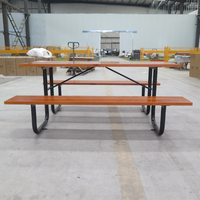 Table et chaises en bois pour restaurant, table de pique-nique moderne en bois avec banc pour parc