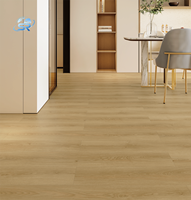 Revêtement de sol en plastique SPC à base de matériaux vierges, texture bois et pierre personnalisée, pour projets d'ingénierie de construction