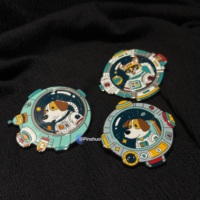 Badge en métal émaillé personnalisé en alliage de zinc avec logo sur mesure pour les magasins de détail et les coffrets cadeaux haut de gamme