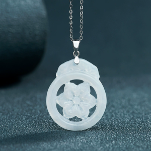 Conjunto de plata S925 con colgante de jade natural en forma de flor, estrella hueca de seis puntas, jade de grado hielo para mujer. - Product Image 2