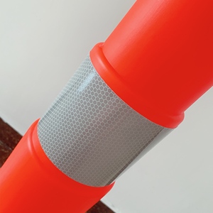 Poteau de guidage de stationnement LED, délimiteur de sécurité à base plastique blanche, réflecteur prismatique haute intensité pour allées et routes - Product Image 6