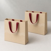 Sac de courses personnalisé en papier kraft biodégradable beige avec poignées en ruban gros-grain bordeaux pour bougies artisanales, vente en gros directe usine