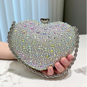 Nouvelle Collection Printemps 2026 : Sac à Main Femme Tendance en Forme de Cœur avec Chaîne et Strass, Porté Épaule ou Croisé, avec Poignée Supérieure - Product Image 5