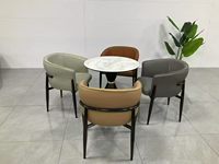 Ensemble table et chaises de négociation de luxe léger italien pour bureau commercial, une table et deux chaises, idéal pour hôtel, café, ou espace lounge.