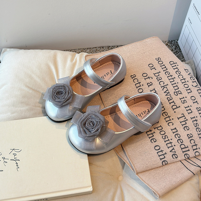 kids shoes flower decoration