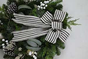 Guirnalda Navideña Artificial de Alta Calidad de 30 Pulgadas para Puerta Principal o Ventana - Product Image 3