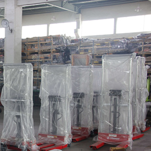 <span class=keywords><strong>Forklift</strong></span> Stacker Hidrolik <span class=keywords><strong>Manual</strong></span> Baru 2 Ton Roda PU Tinggi Angkat Maksimal 1600mm Tipe C Baja untuk Medan Kasar Indoor/Outdoor - Product Image 6