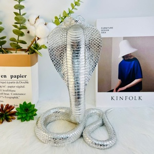 Ornements <span class=keywords><strong>du</strong></span> <span class=keywords><strong>Zodiaque</strong></span> Année <span class=keywords><strong>du</strong></span> Serpent de Luxe Nordique pour Salon et Bureau, Artisanat en Résine Écologique Style Cobra pour <span class=keywords><strong>D</strong></span>écoration de Porche - Product Image 3