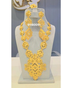 Parure de bijoux moderne en plaqué or 4 pièces pour femmes, mariage et fête, finition élégante, fabrication indienne - Product Image 2