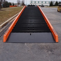 Rampes de chargement hydrauliques mobiles certifiées CE, construction en acier au carbone, garde-corps 60-80 cm, utilisées dans les industries logistiques et des conteneurs