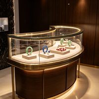 Vitrine de présentation de bijoux sur mesure avec verre et bois, éclairage LED, écologique, durable pour les magasins de détail