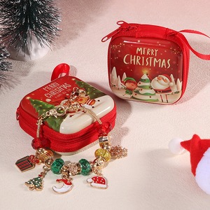 Serie Navideña XR, 24 Piezas de Calcetines Navideños, Pulsera Infantil DIY, Juego de Pulseras con Colgantes de Renos y Muñecos de Nieve de Dibujos Animados - Product Image 3