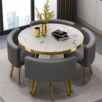 Ensemble de table à manger ronde moderne, luxueuse, durable, imperméable et écologique avec chaises en métal pour une utilisation en extérieur dans les hôtels, 1 table et 4 chaises