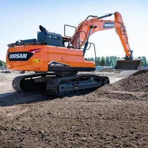Excavadora de cadenas mediana de 22 toneladas, modelo 2022, Doosan DX225LC, capacidad de la cazoleta de 1.05 m, motor de 115 HP, bomba, engranaje y cojinete. - Product Image 1