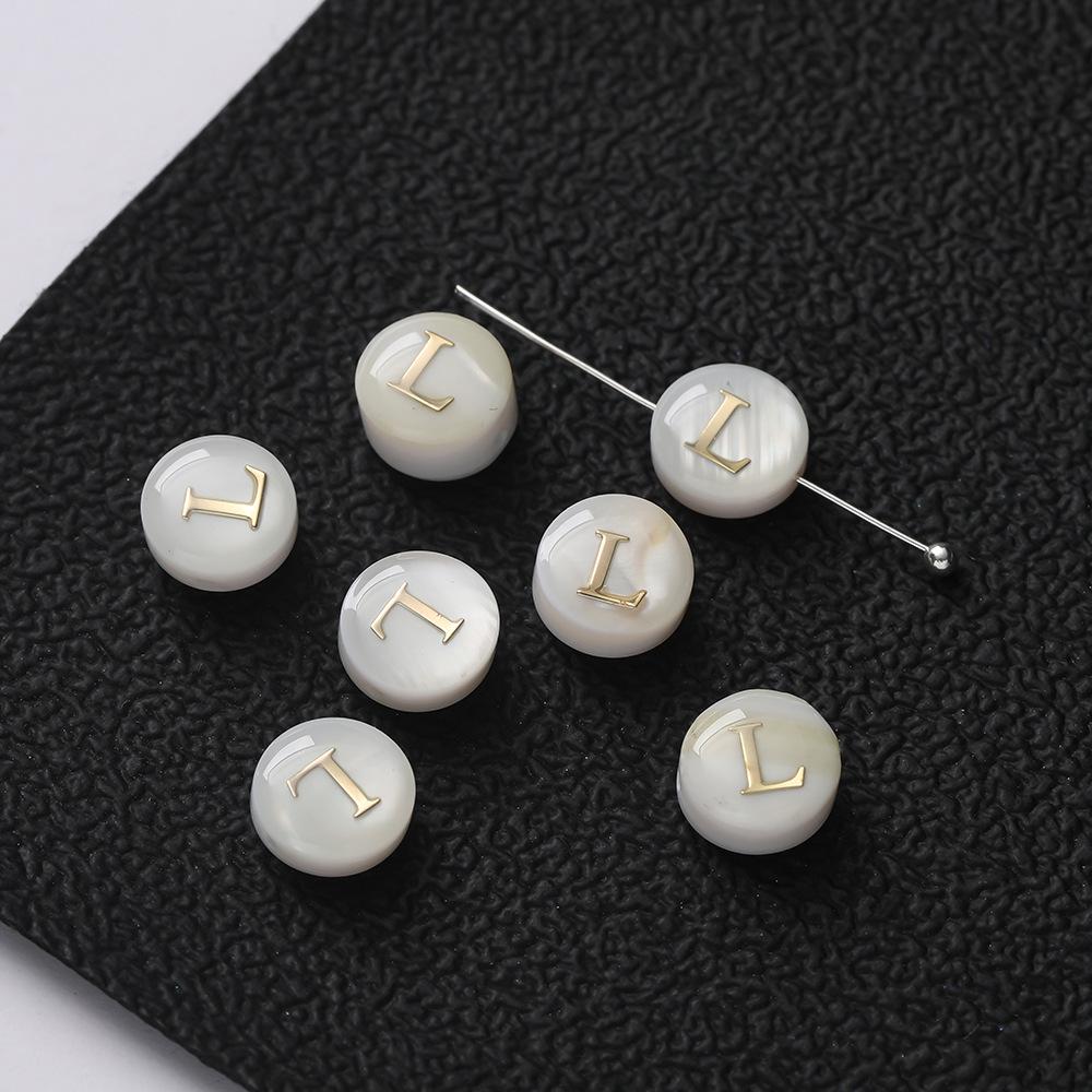 Perles lettres coquillages -- L